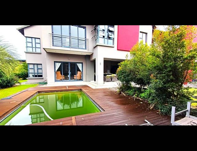 6 BEDROOM HOUSE FOR SALE IN MIDSTREAM ESTATE